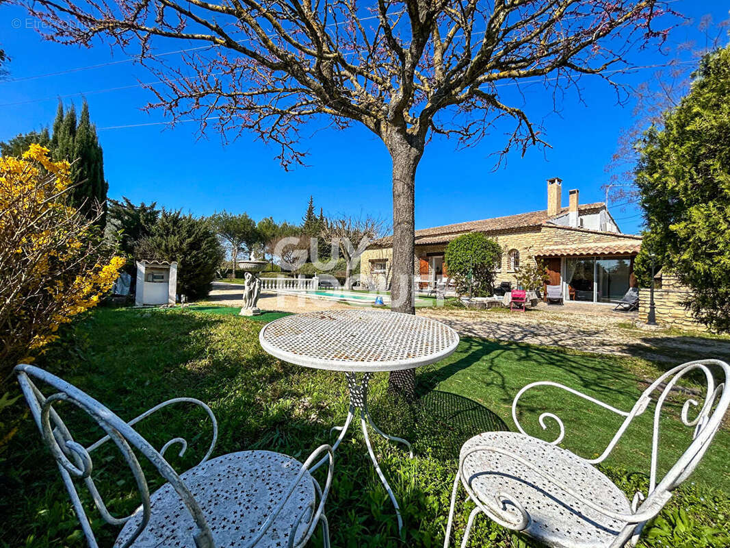 Maison à L'ISLE-SUR-LA-SORGUE