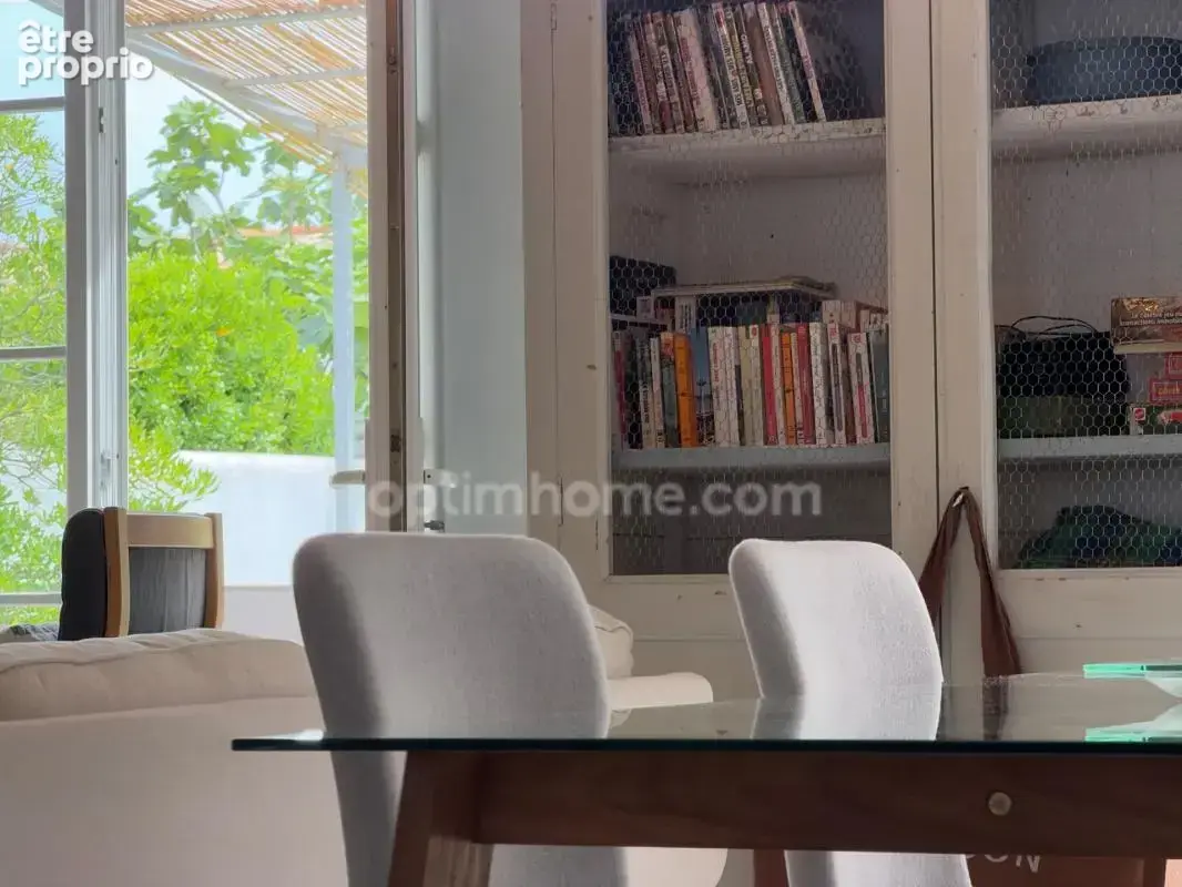 Unique à loix –en zone non submersible–jardin clos -parking privé - photo 6