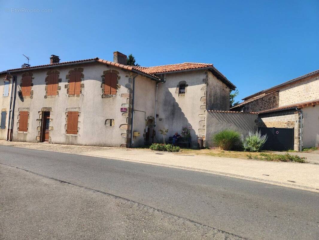 Maison à BRILLAC