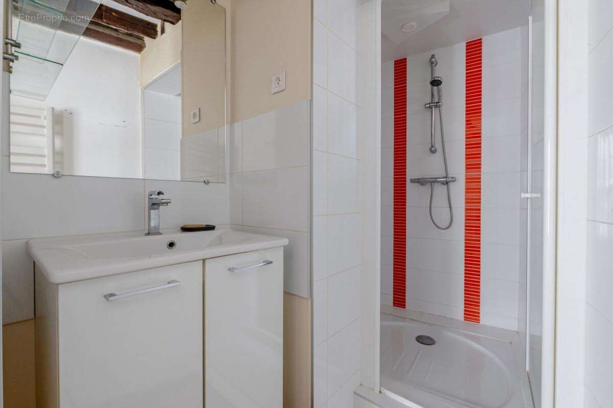Appartement à PARIS-10E