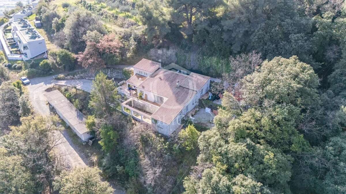 Maison à SAINT-LAURENT-DU-VAR