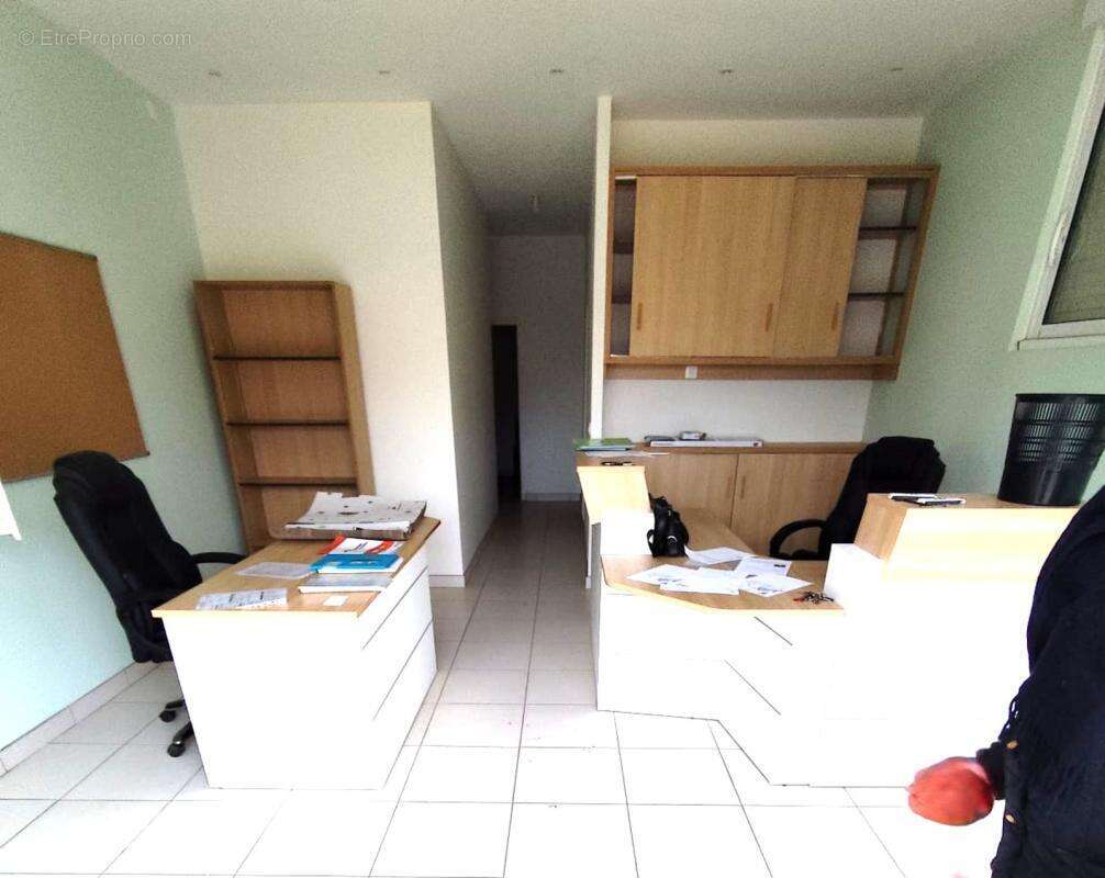 Commerce à TREMBLAY-LES-VILLAGES