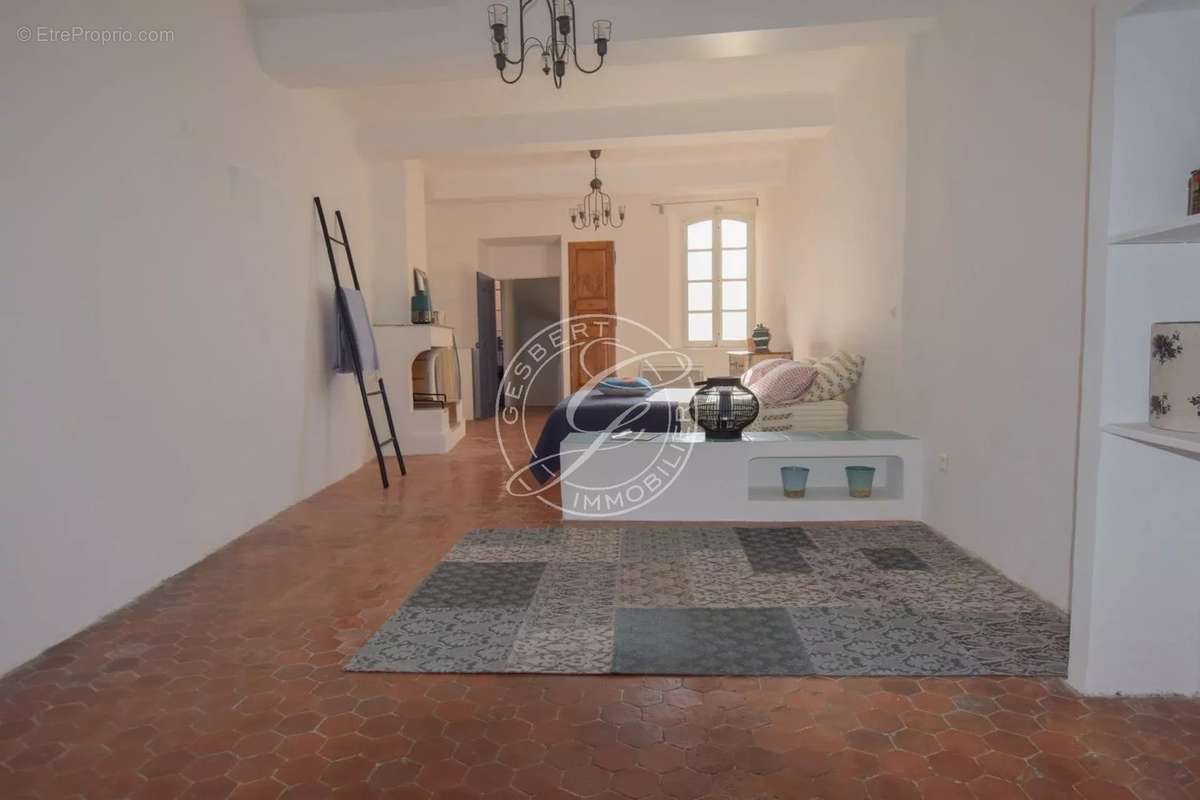 Appartement à VILLECROZE