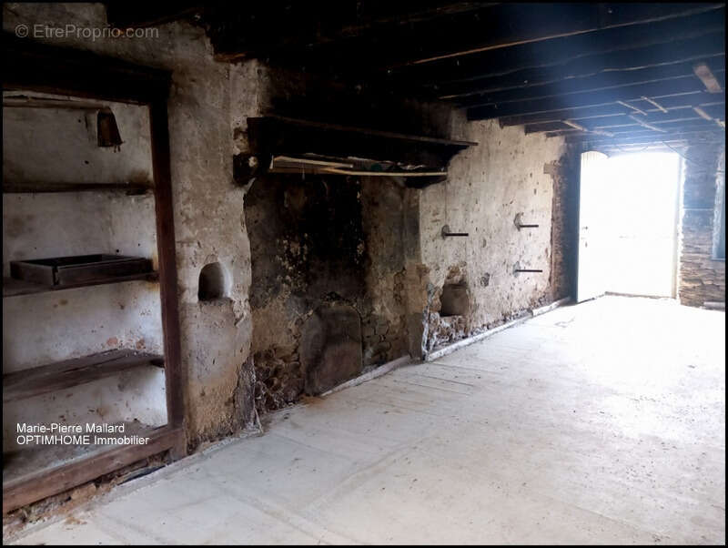 Charmante maison mitoyenne à rénover avec grange attenante – Laissez libre cours à vos projets ! - photo 8