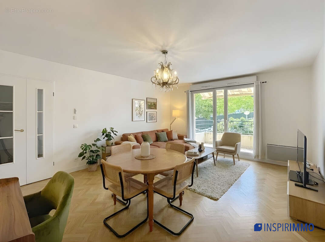 séjour double avec balcon - Appartement à SAINT-CYR-L&#039;ECOLE