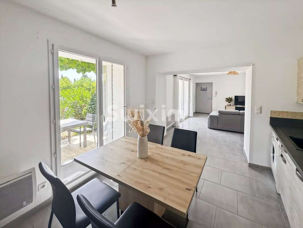 Appartement à SAINTE-CECILE-LES-VIGNES