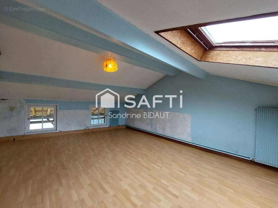 Maison 126 m² à Saint-Trivier-De-Courtes  - photo 5