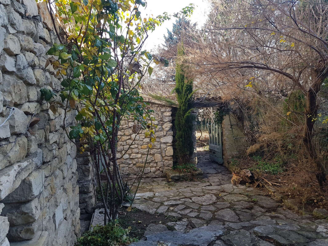 Exclusivité - Demeure d’exception du XVe siècle au cœur de la Provence - Saint Trinit (Vaucluse) - photo 17