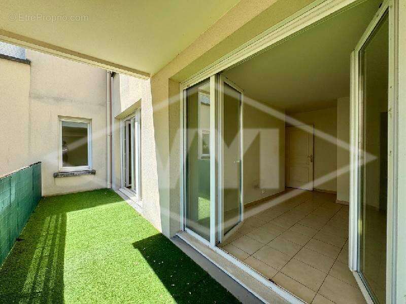 Appartement 65 m² à Combs-La-Ville  - photo 4