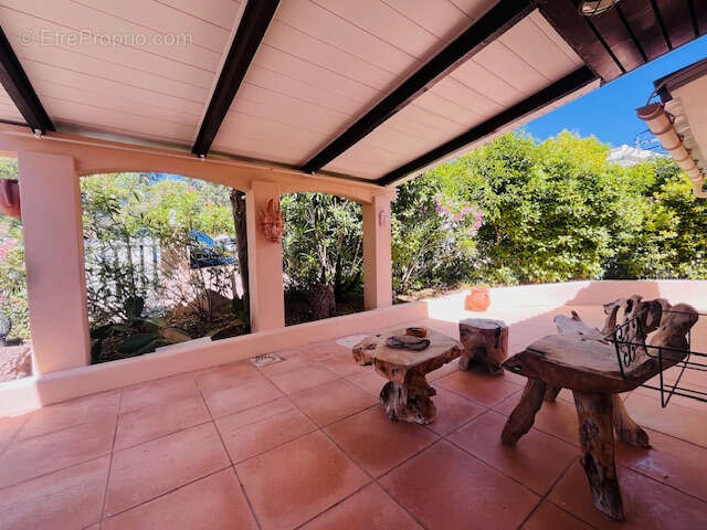 Maison à ROQUEBRUNE-SUR-ARGENS