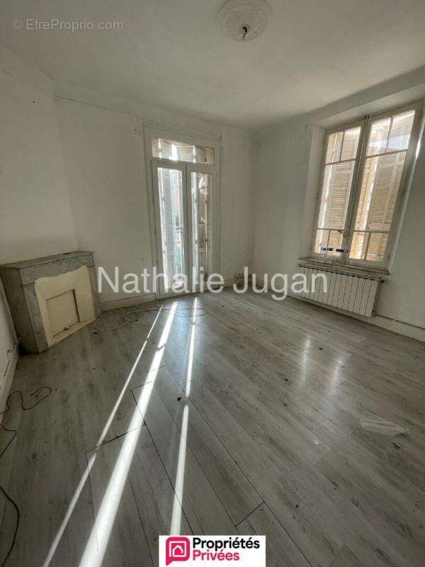 Vente TOULON Ouest - Maison de caractère à rénover de 205 m2 sur 318 m2 de terrain - Garage - photo 8