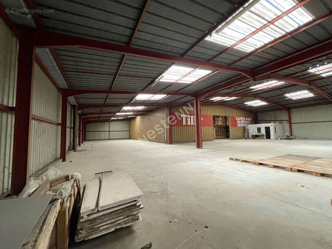 A vendre  Betting : Cellule commerciale 200m² - photo 7