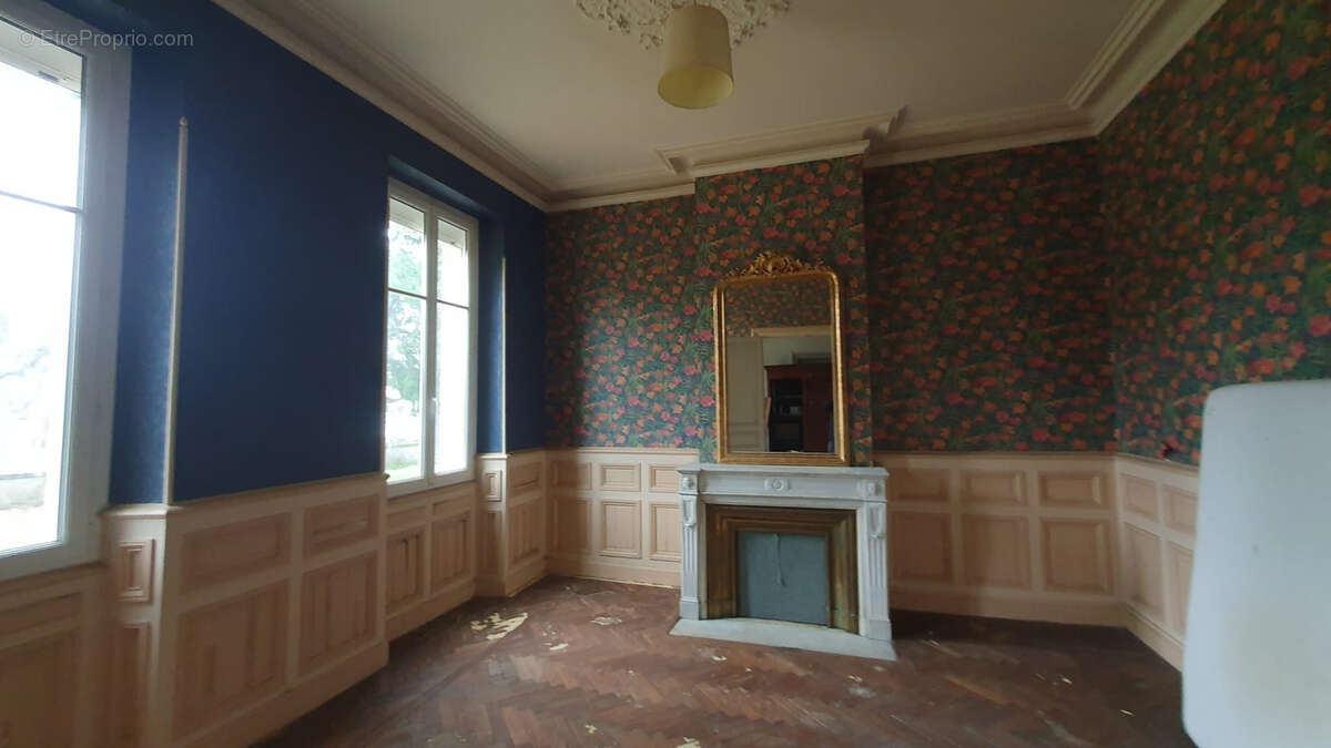 Maison à COUTRAS