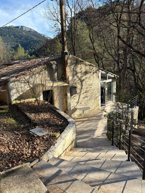 Maison à EVENOS