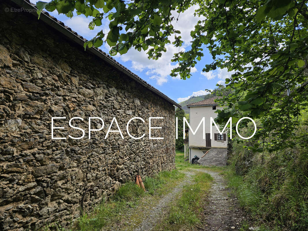 Maison à LIVINHAC-LE-HAUT