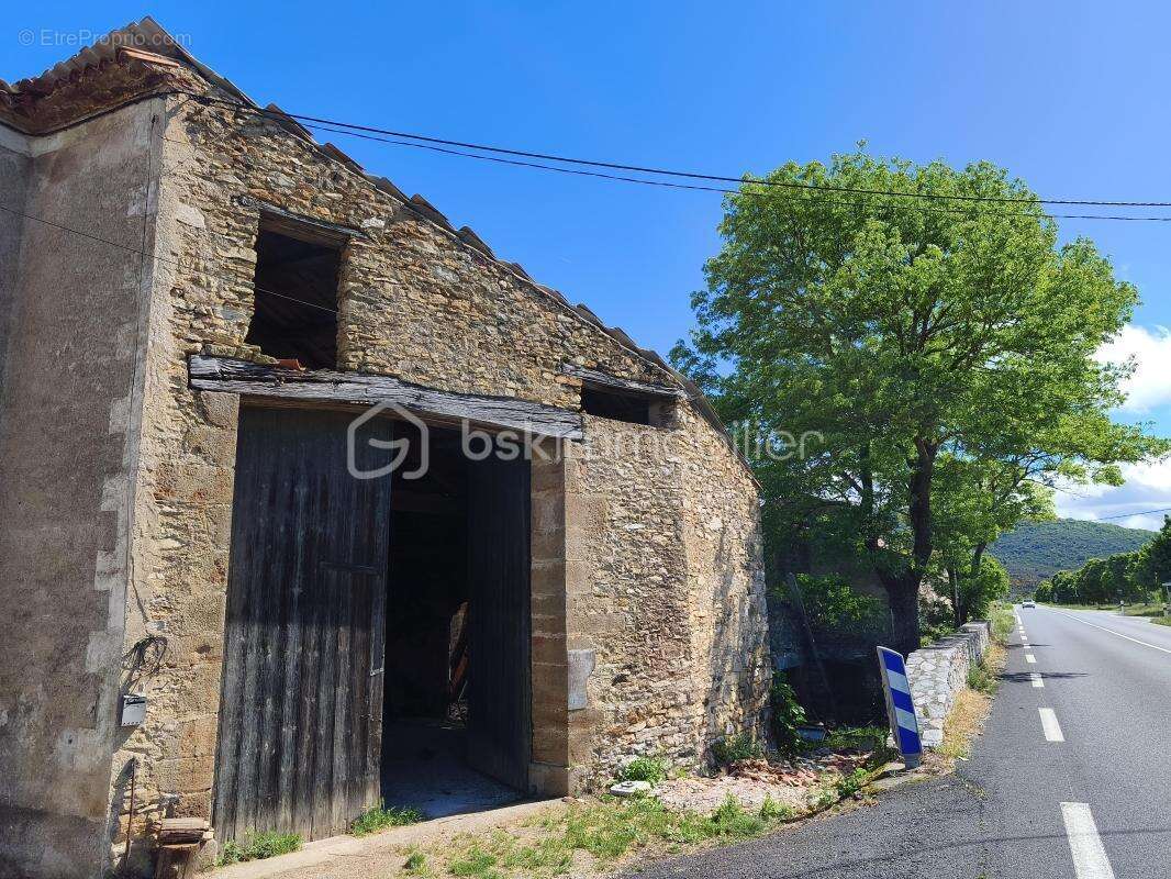 Maison a renover avec grand garage et exterieur - photo 21