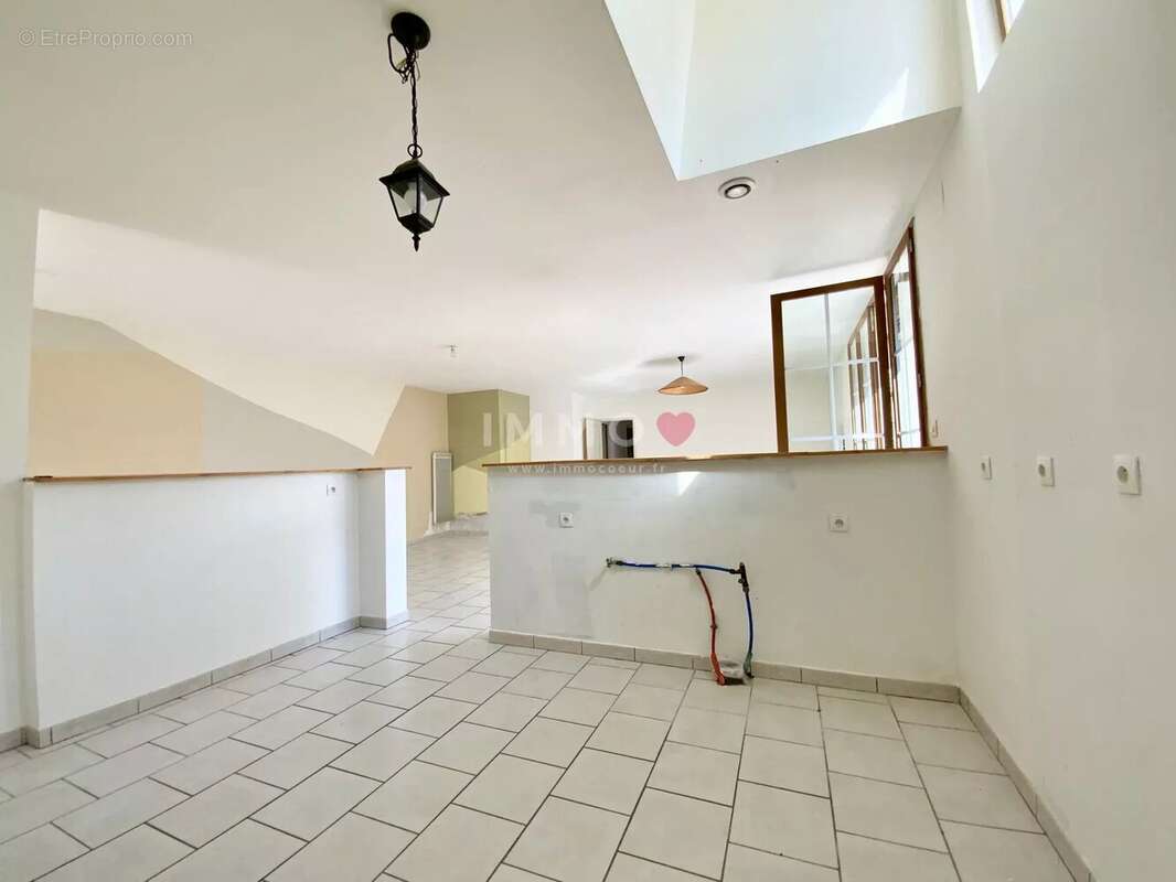 Maison à BEAUVAIS-SUR-MATHA