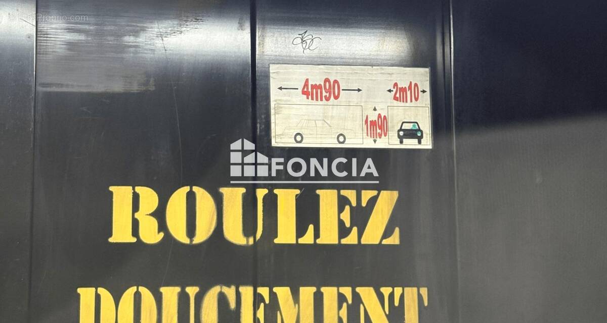 Parking à PARIS-20E