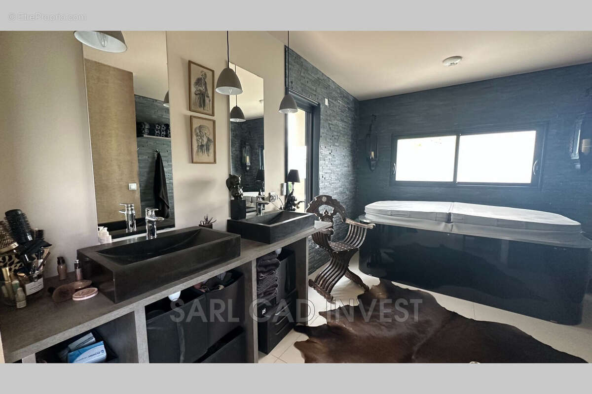 Maison à SAINT-CYR-SUR-LOIRE