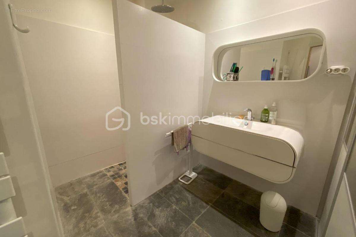 Appartement 2 pièces 55m² rénové sur cour - photo 13
