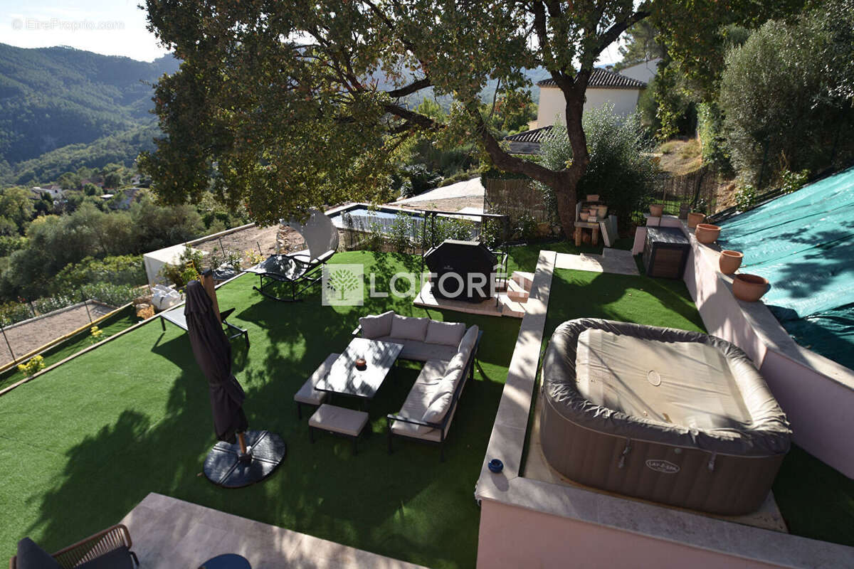 Maison à BAGNOLS-EN-FORET