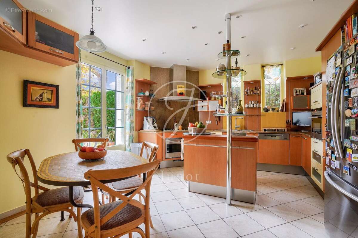 Maison à LE VESINET