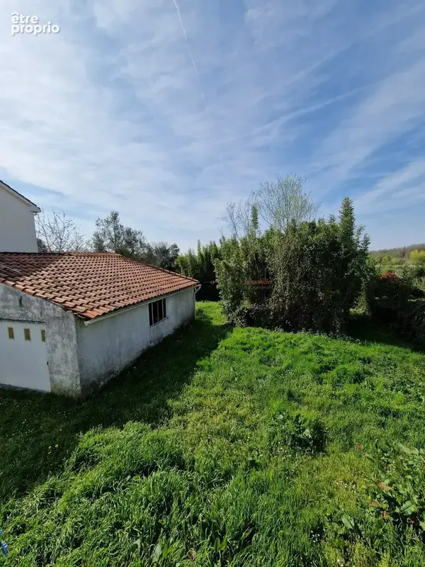 Terrain à REZE