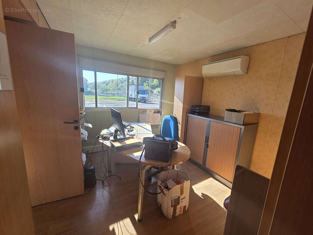 Commerce à MALAY-LE-GRAND