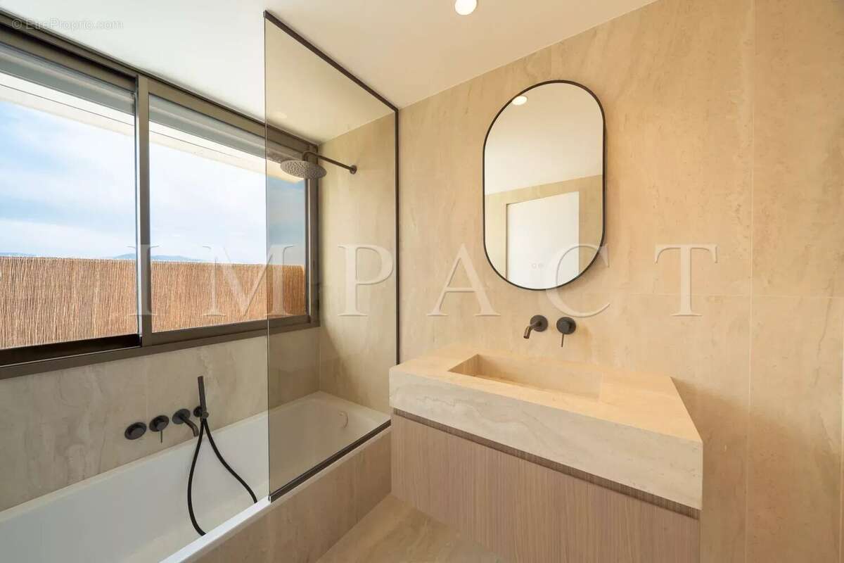 Juan-Les-Pins  Appartement 5P en duplex avec piscine et vue mer panoramique à vendre - photo 11