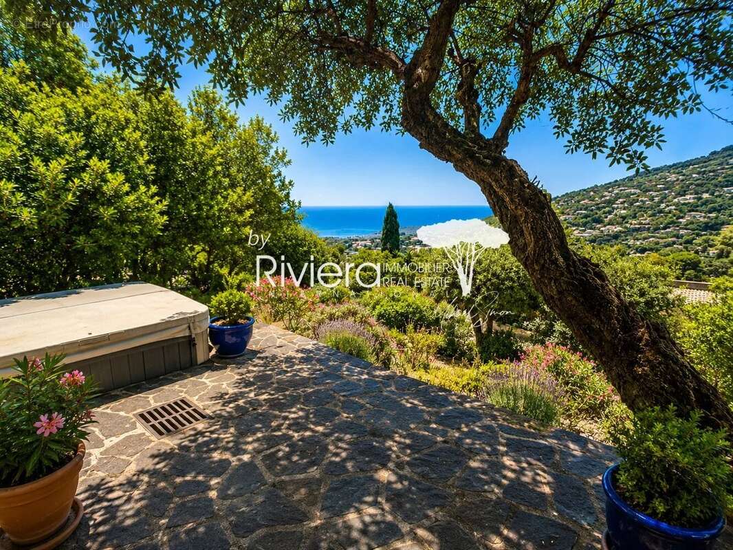CAVALAIRE - Villa Vue Mer - 6 chambres - Double Garage. - photo 6