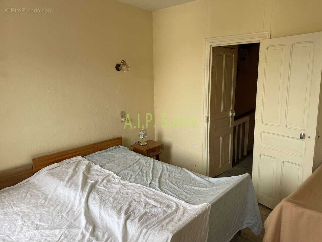 Maison à CHAMBON-SUR-LAC