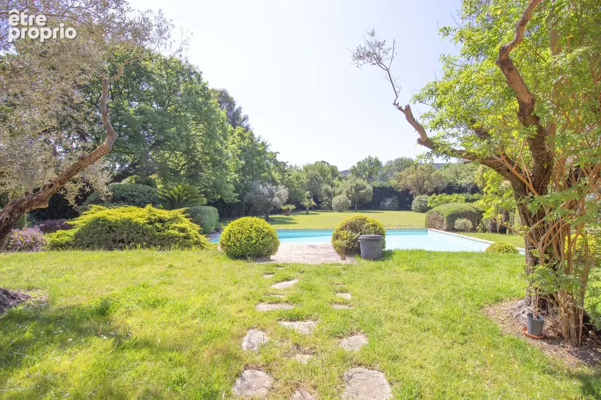 Hyères - La Moutonne : Propriété de caractère sur 1,6 hectare avec piscine - photo 3