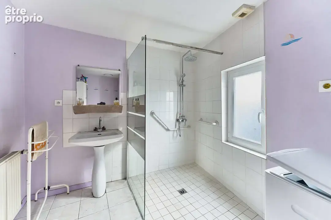 maison avec douche à l'italienne