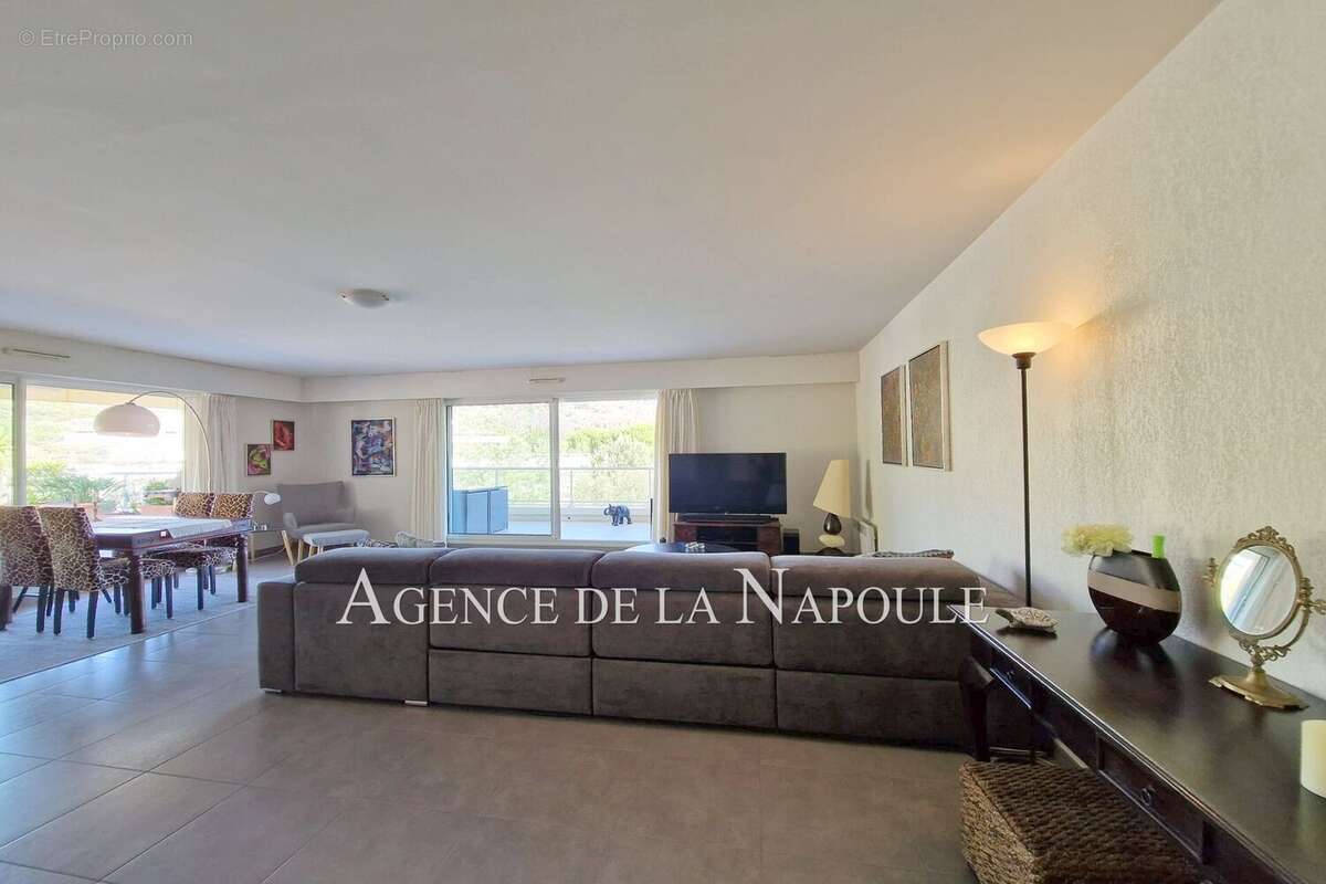 Appartement à MANDELIEU-LA-NAPOULE