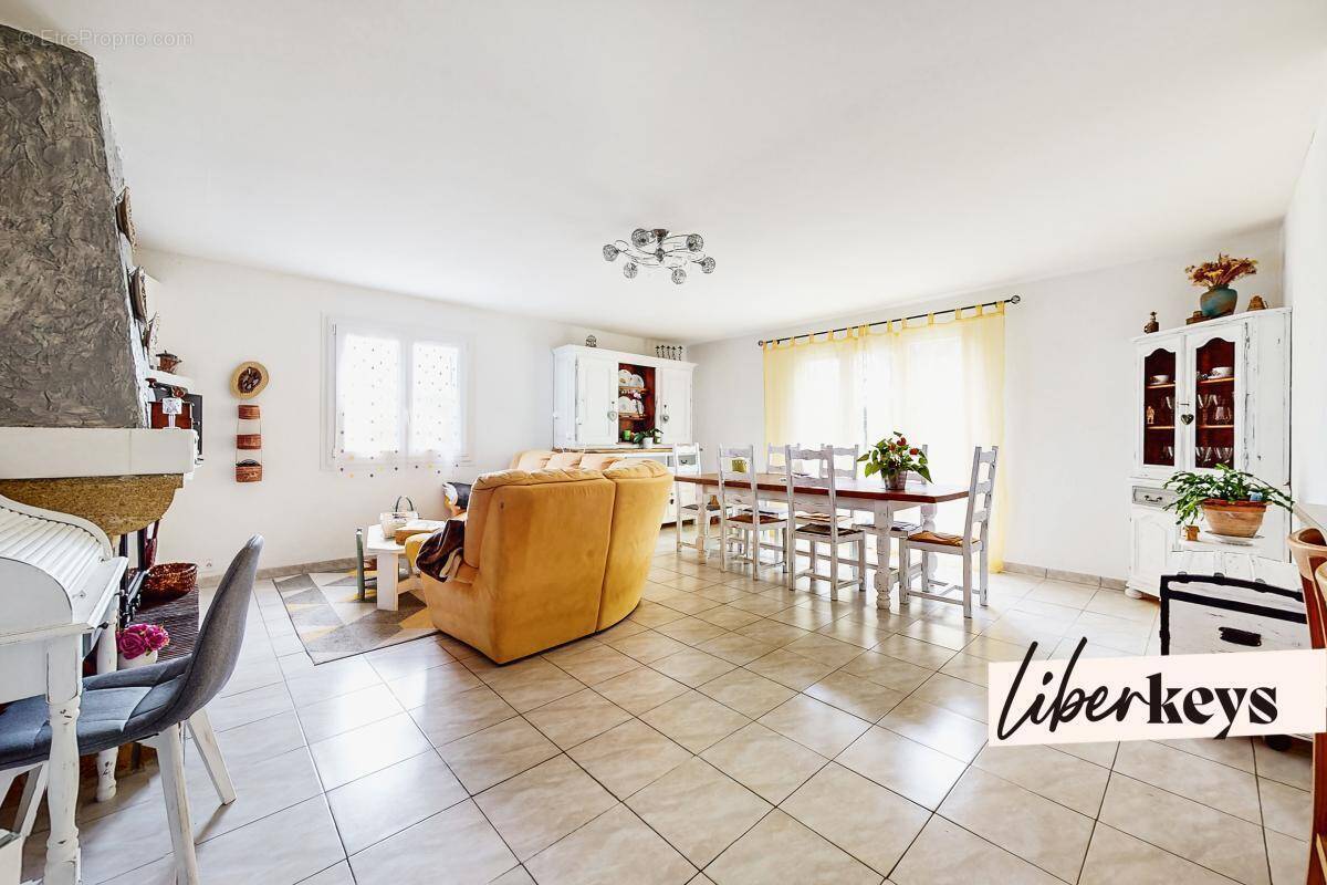 Maison à ROQUEBRUNE-SUR-ARGENS