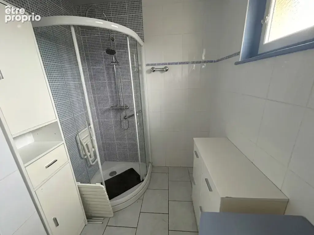 Plain pied individuel situé proche des accès autoroutier, développant 95m2 environ !! - photo 11