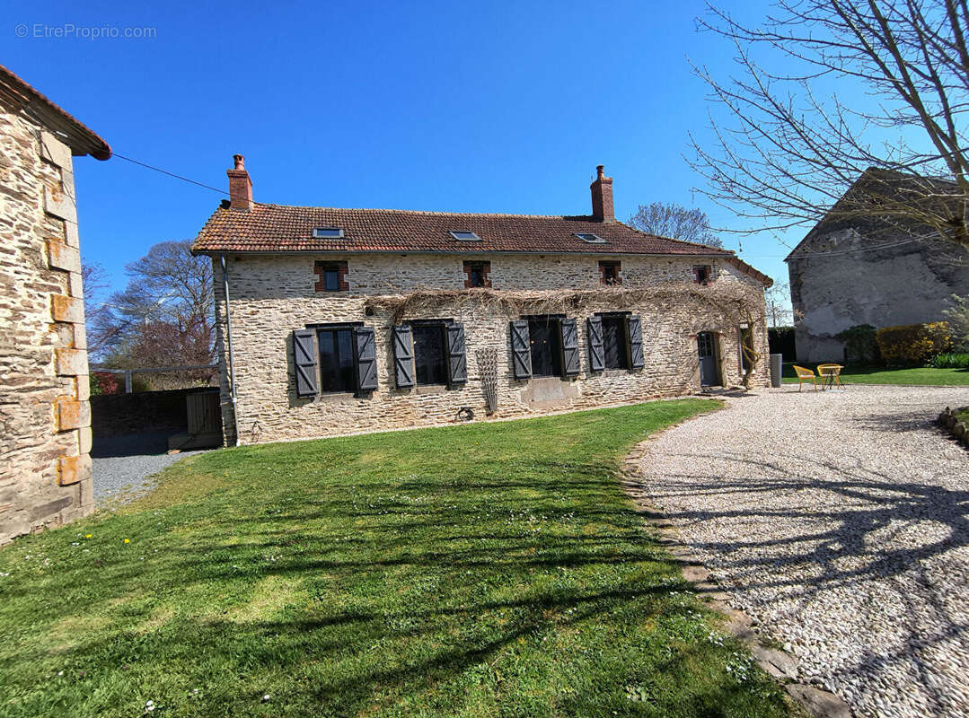 Maison à BOUSSAC