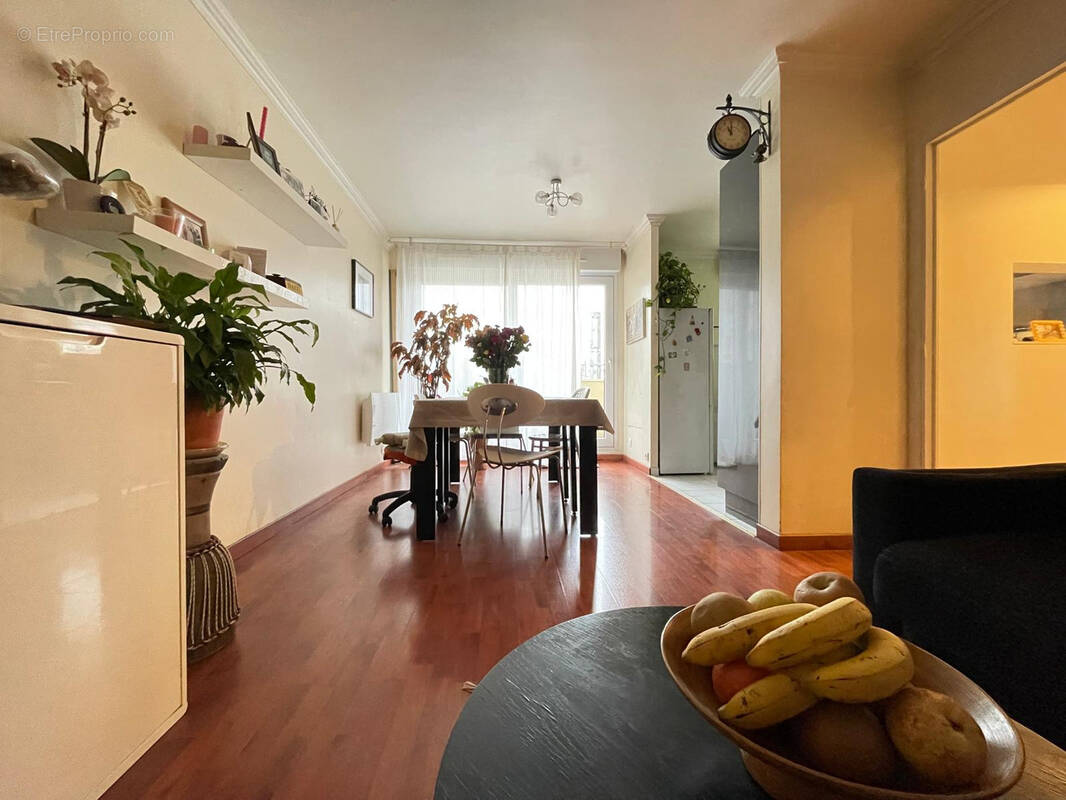 Appartement à LES PAVILLONS-SOUS-BOIS