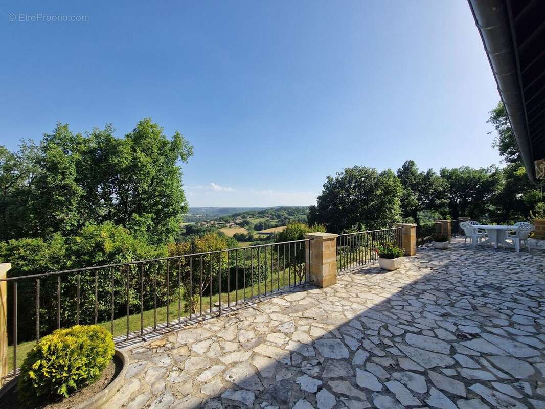 Perigordine avec piscine et magnifique vue sur la Vallée. - photo 9