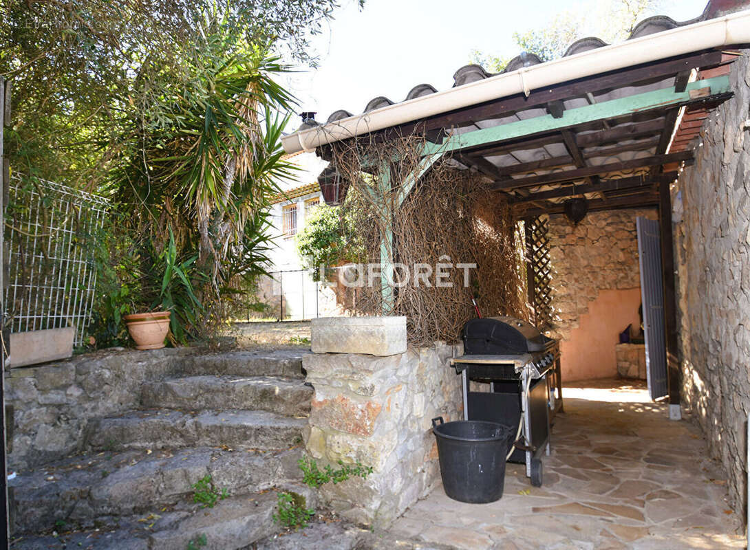 BERGERIE A FAYENCE  DANS UN HAMEAU  3+1pièce(s) 100 m2 avec 60m² de dépendances et très belle piscine - photo 7
