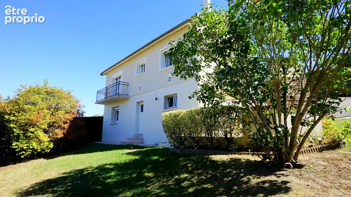 Photo Maison à Mezieres-Sur-Seine au prix de 349 000€