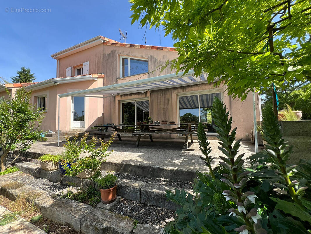 Maison 179 m² à Cisse  - photo 1