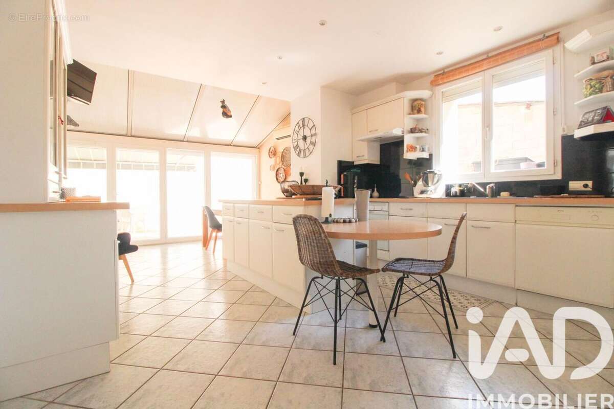 Appartement 92 m² à Saint-Affrique  - photo 2