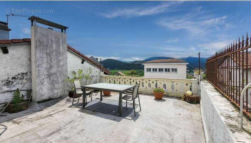 Maison à MONTREJEAU