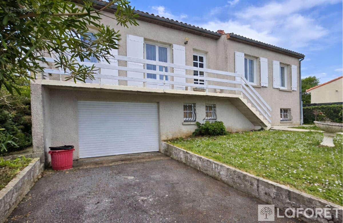Maison à SAINTES