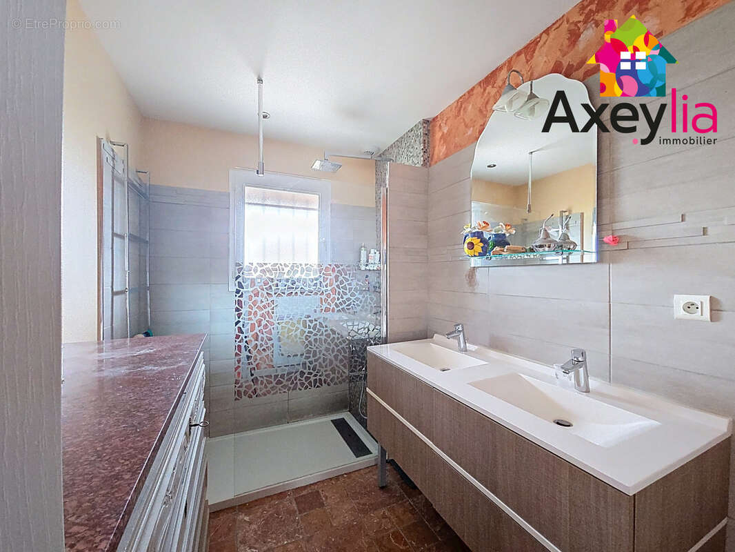 Maison à SAINT-SYMPHORIEN-DE-LAY