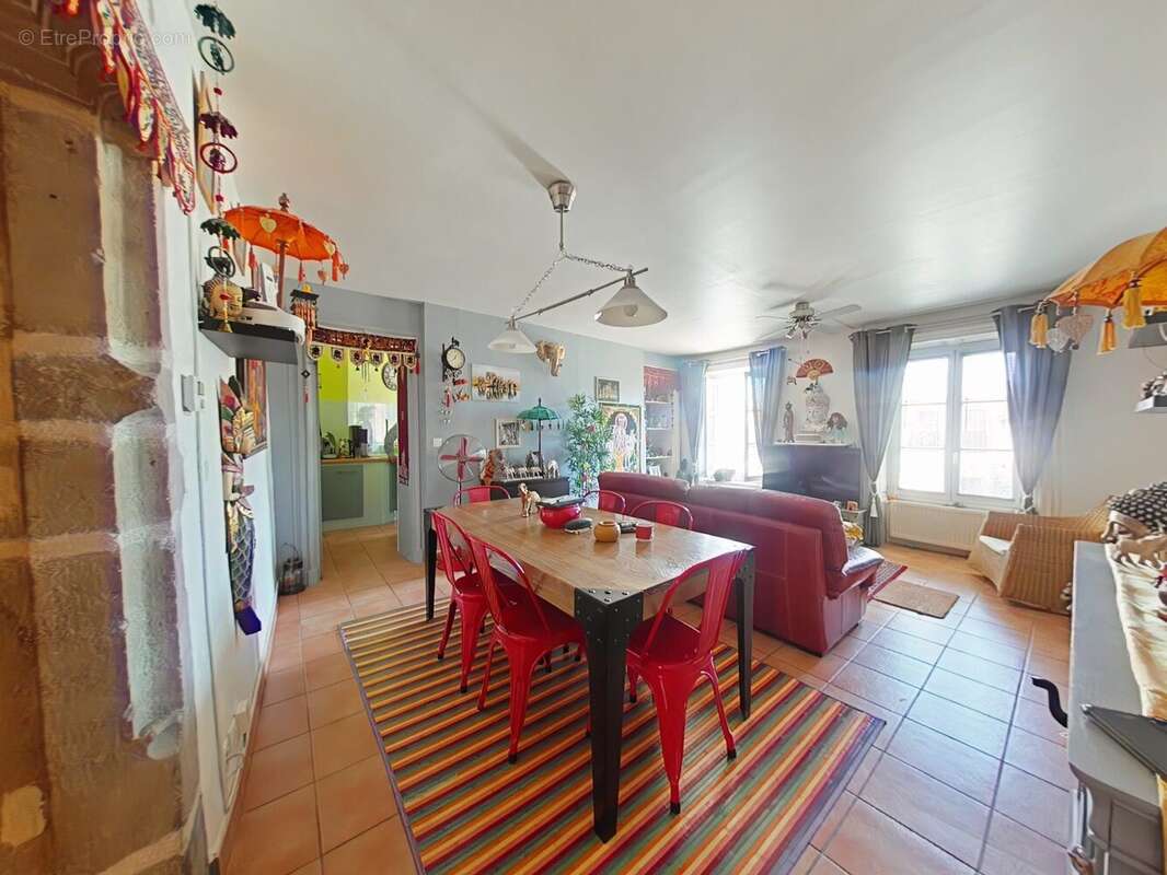 Appartement à SAINT-JUST-SAINT-RAMBERT
