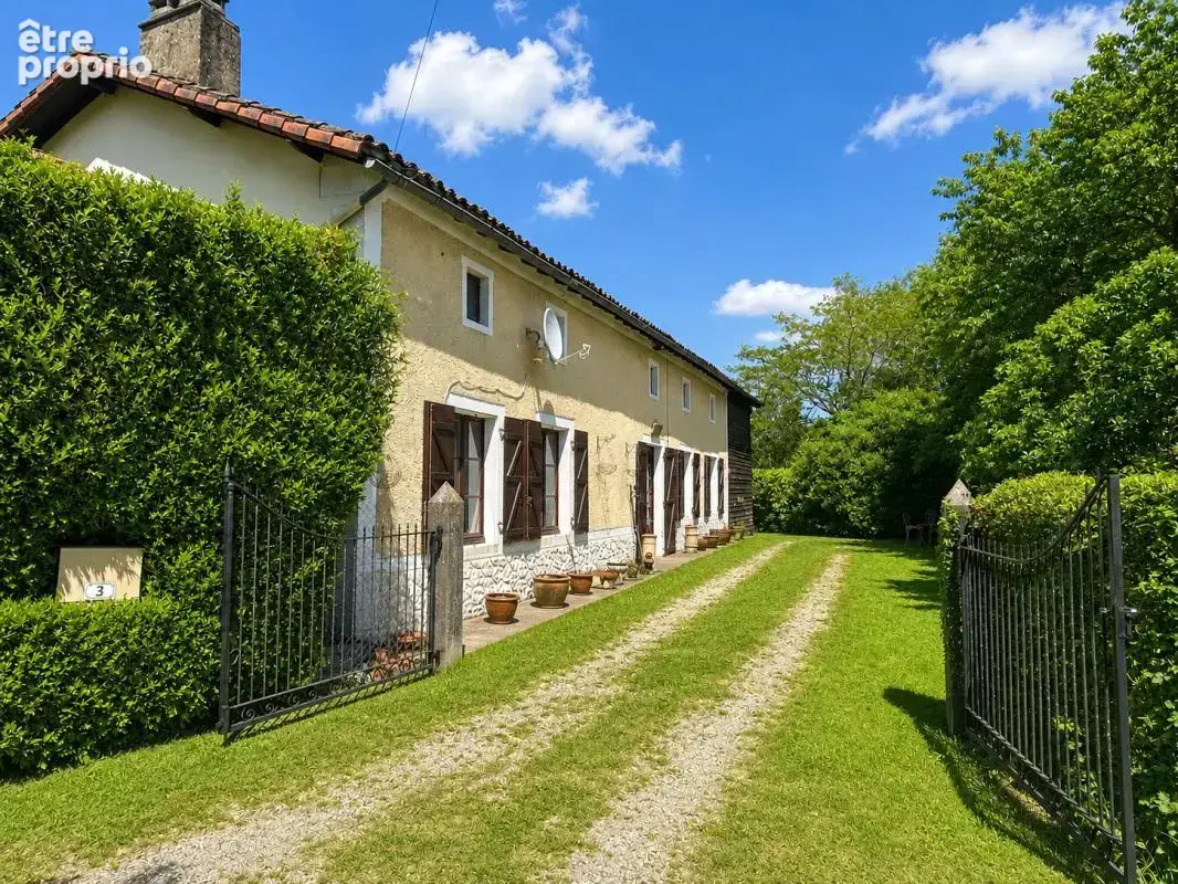 Maison à CLUSSAIS-LA-POMMERAIE