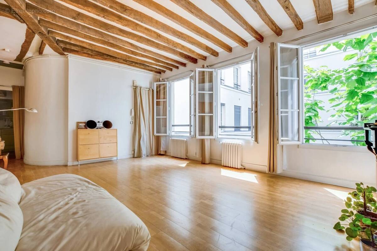 Appartement à PARIS-3E