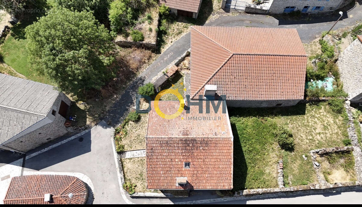 Maison en pierre avec grange et étable   111 m2 habitables   Dépendances de 260 m2 - photo 6